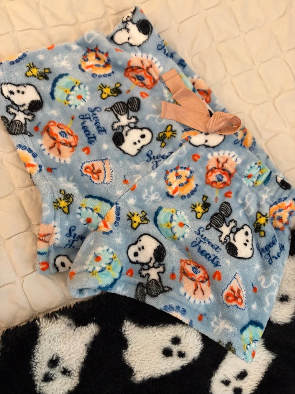 Vintage Style Peanuts Snoopy Sweet Treats Plush Lounge Shorts (Size L) 🍰✨
